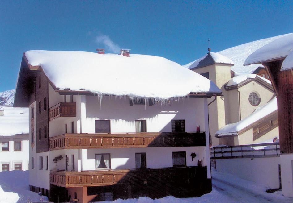 Haus Kueng Bed and Breakfast Zürs Eksteriør billede