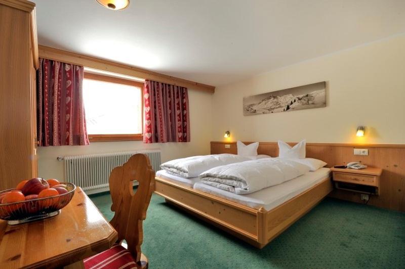 Haus Kueng Bed and Breakfast Zürs Eksteriør billede