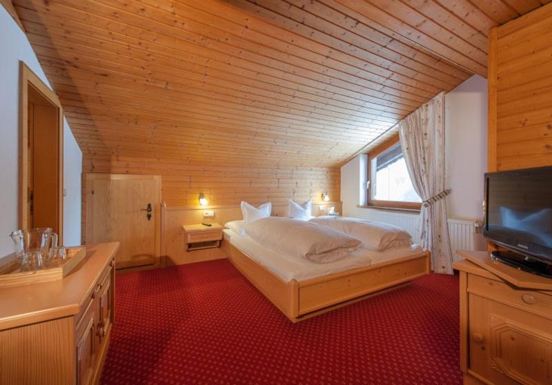 Haus Kueng Bed and Breakfast Zürs Eksteriør billede